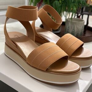 Stylish Camel Platform Sandals size 11  brand new
